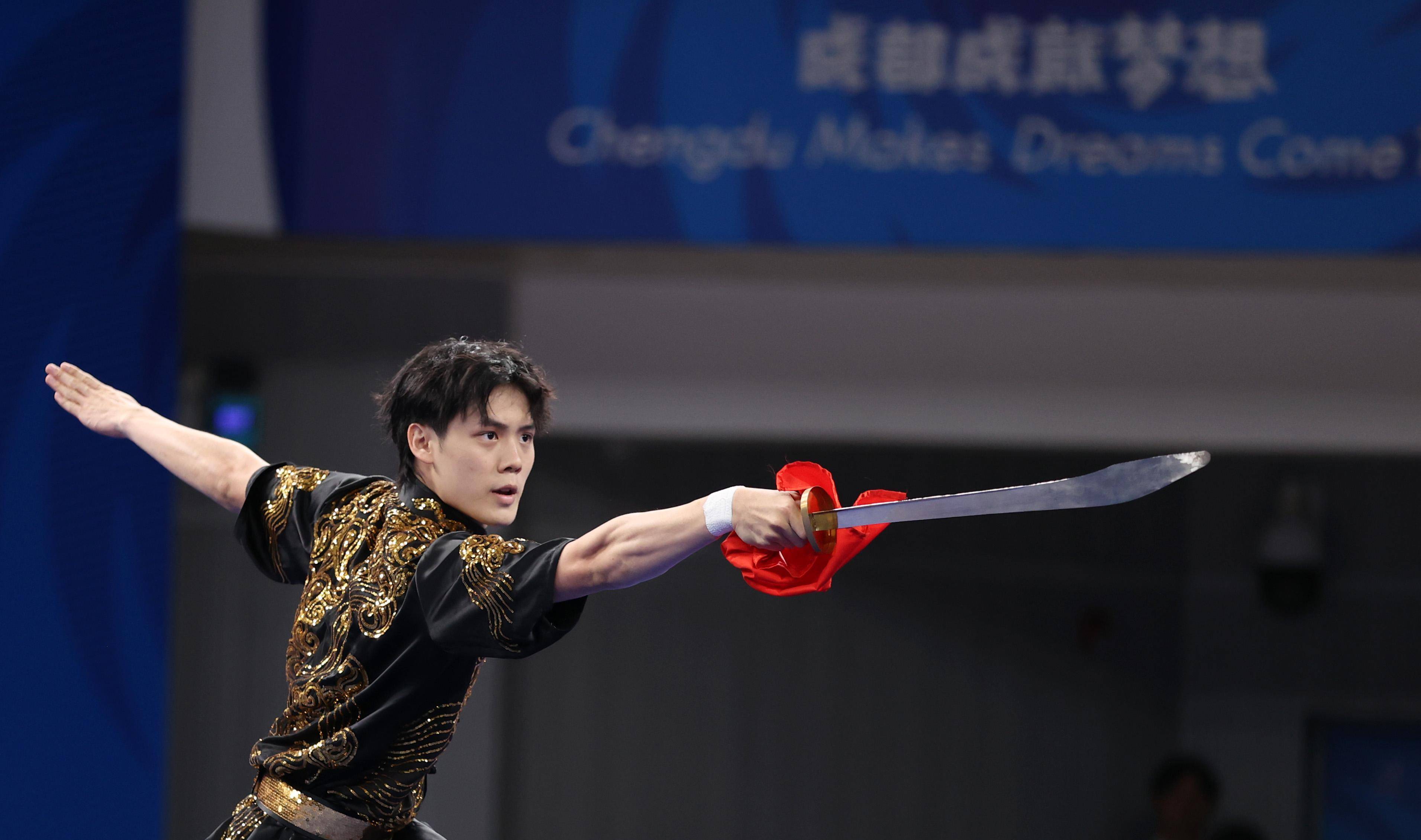 (成都大运会)武术-男子刀术:我们选手金哲典夺金_贾浩_新华社_比赛