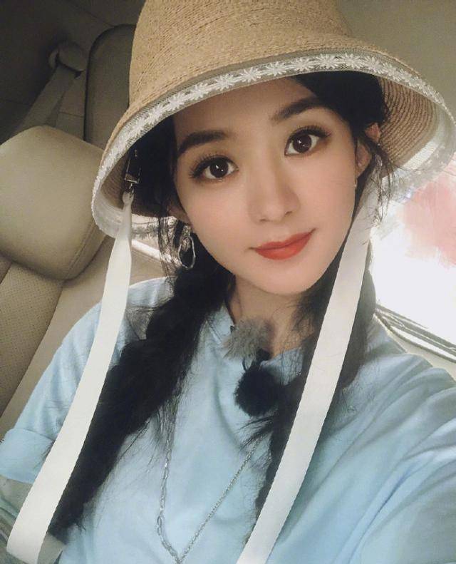 赵丽颖罕见晒18宫格,戴渔夫帽扎双麻花辫,少女感快要溢出屏_颖宝_全程
