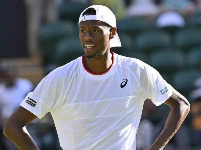 新援尤班克斯首秀惊艳贡献12分10篮板内线防守固若金汤蒙蒂战术调整成制胜关键