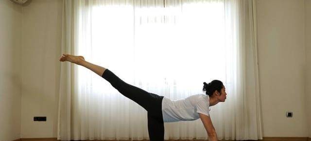 朱婷晒2米逆天大长腿,双脚撑破天,恐怖腹肌秒杀国足_欧冠_网友_比赛