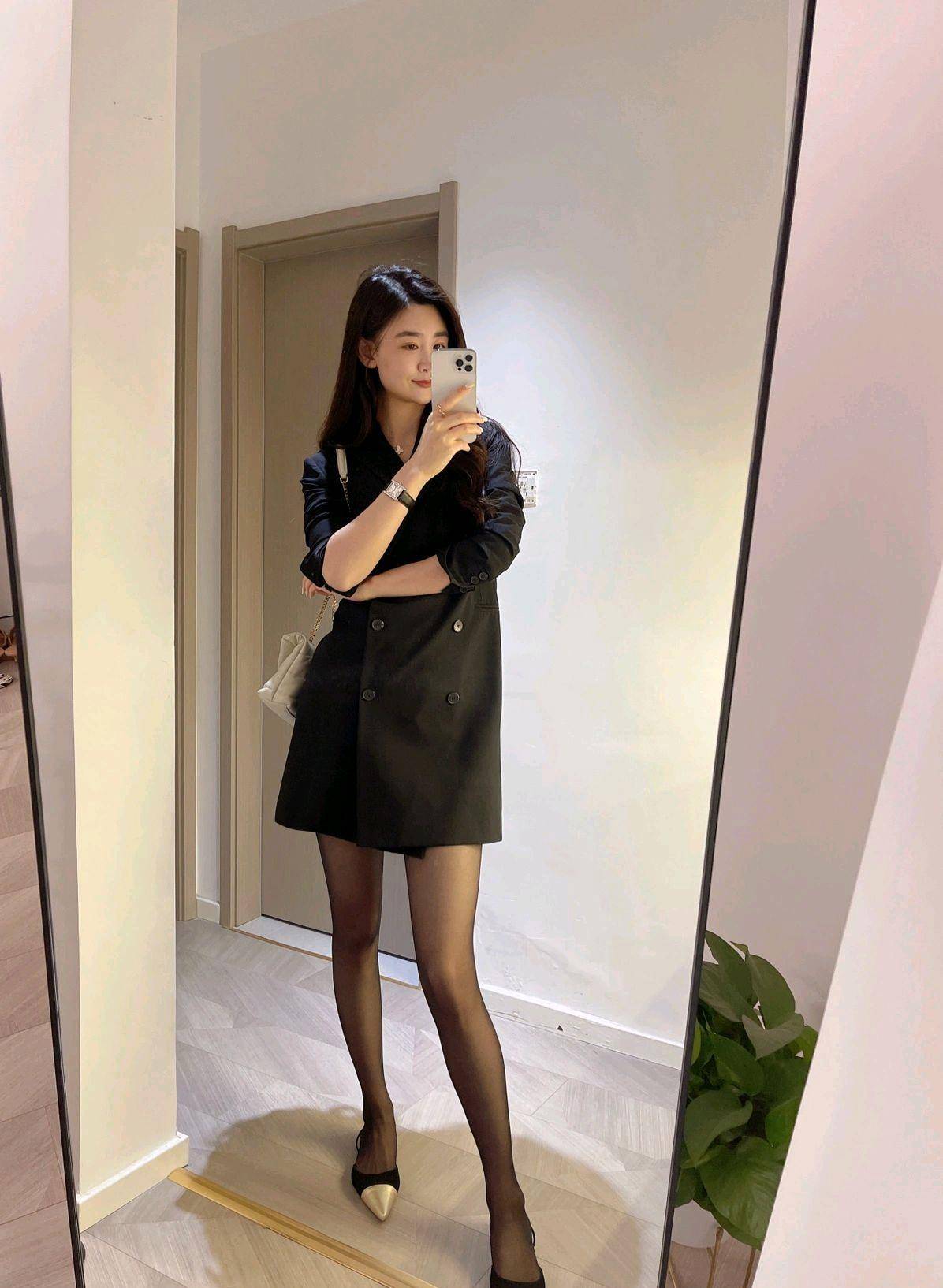 为什么某些珠宝店的员工要求穿黑色连裤袜?原因很简单_袜子_顾客_穿着