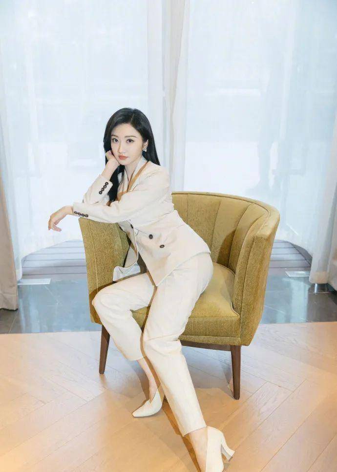 这届最飒女星奖,可以颁给景甜吗?-新春好礼活动预告_西装_黑色_气质