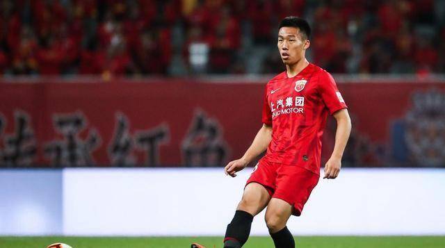 有球迷说道:"双喜临门!祝傅欢能赶上昆山的地铁!在花桥就能坐到地铁!