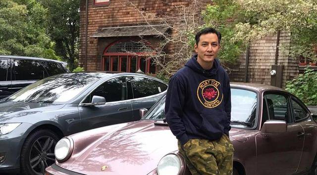 16岁开保时捷,被成龙经纪人发掘,现1000万片酬请不动,座驾低调_吴彦祖