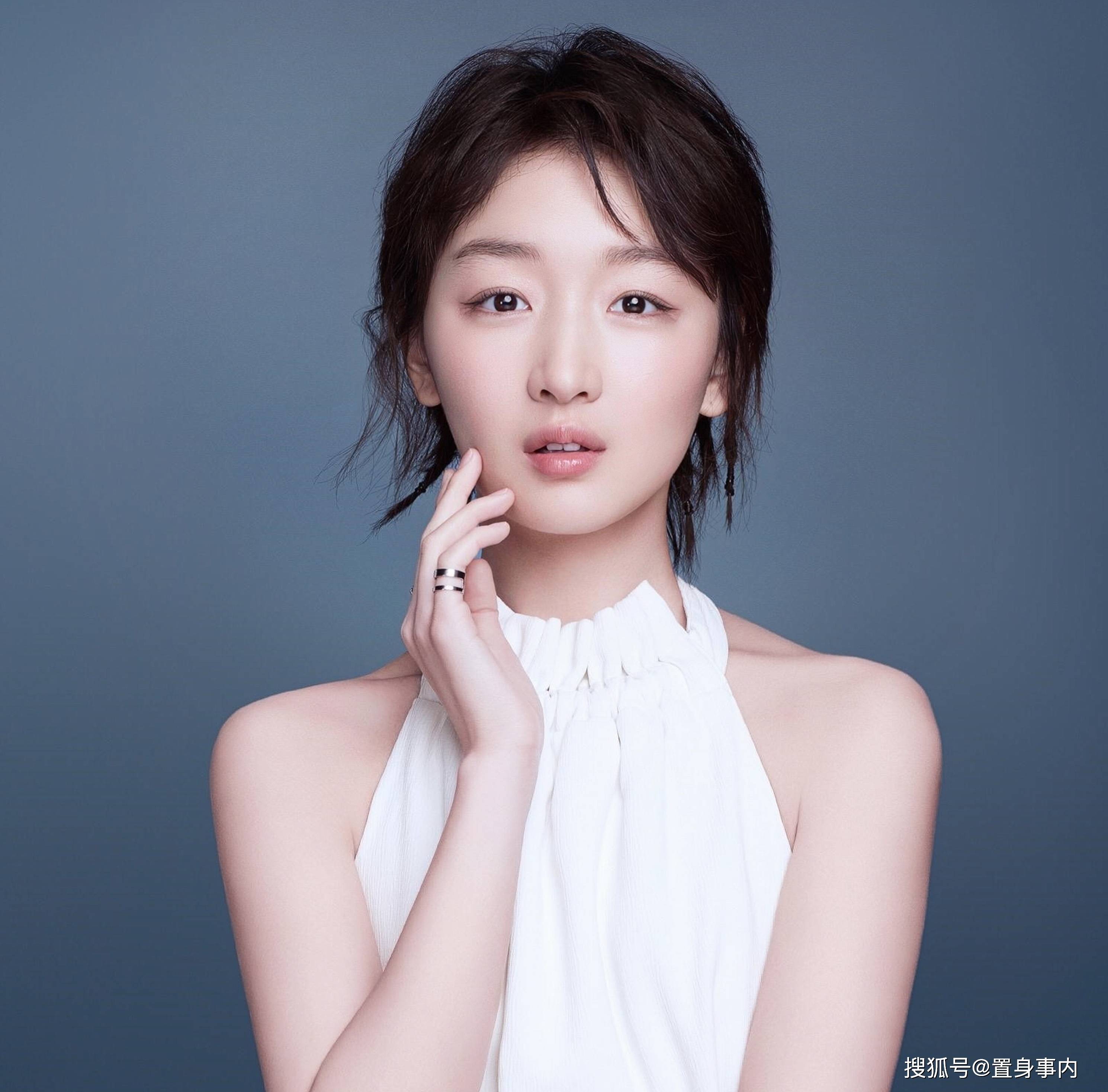 张艺谋《坚如磐石》定档,雷佳音于和伟飚戏,阵容堪称"国家队"_周冬雨