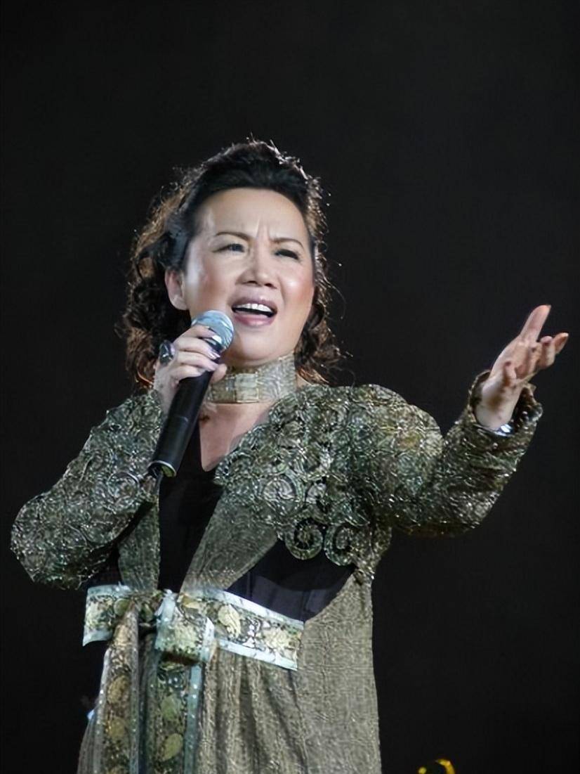 刘威麟骨子里是一个要强的人,可如今的他却从一个大老板变成了司机