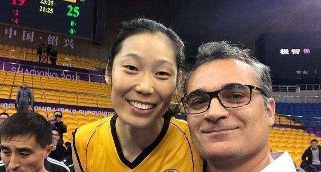 朱婷露腹肌引发热议,球迷喊话国足:惭愧不_训练_土耳其联赛_衣服