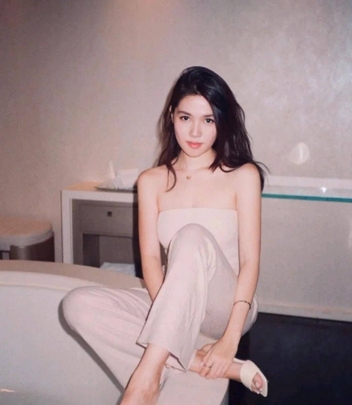 准老婆汤洛雯修身成功-晒沐浴照窦姐汤乐瑶连载性感泳装照_比基尼