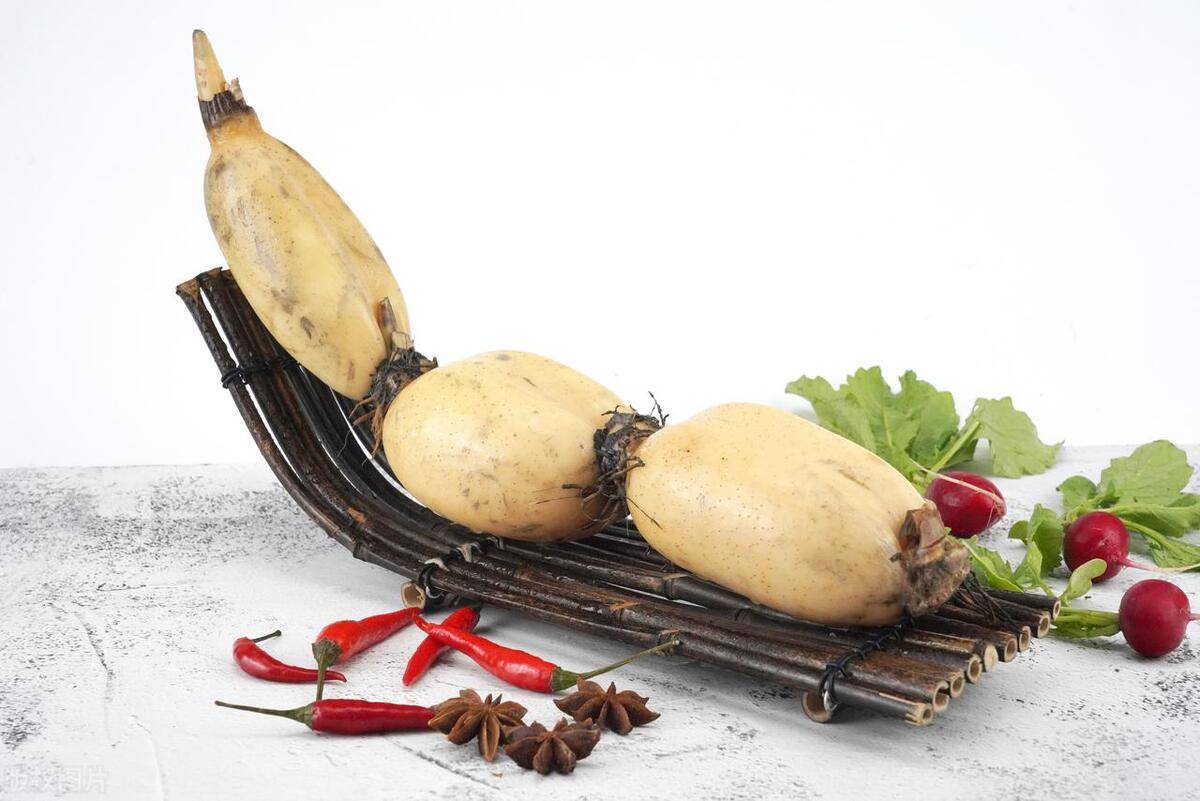 678月8日入秋前,大量上市,生吃润燥,熟吃养脾胃,可敞开肚子吃_莲藕