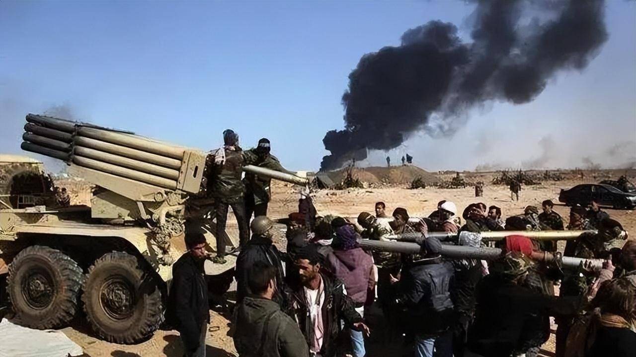 240架战机3艘航母,11分钟解决战斗,这场战争美国露