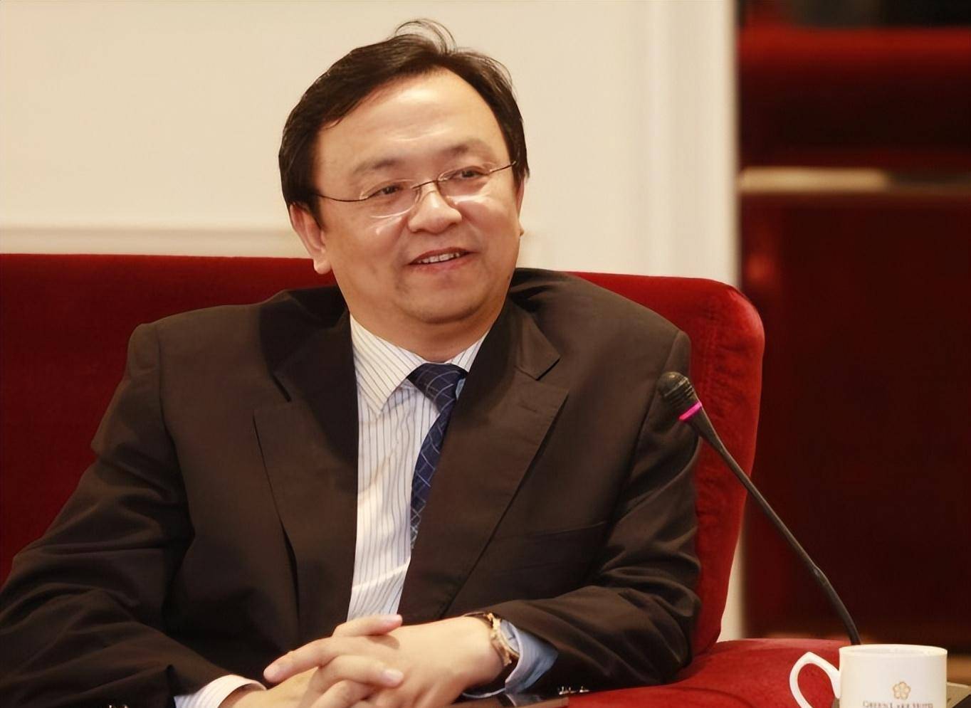 13岁丧父15岁丧母,嫂子卖嫁妆供学,靠山寨给兄嫂买别墅_王传方_张菊秀