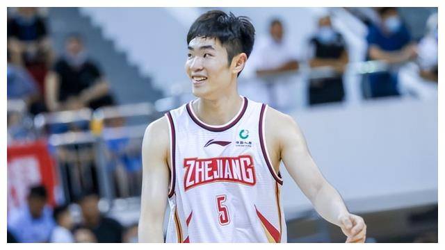 三叉戟合砍42分,张洪硕蜕变轰15分,王奕博划水_比赛_张宏硕_防守