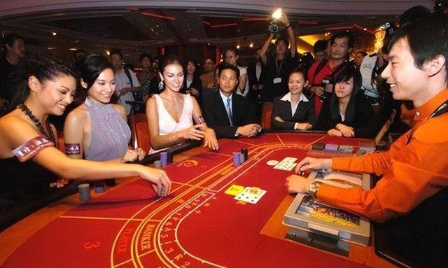 荷官也分三六九等,澳门低阶荷官每月赚万把块,重要收入靠打赏_赌场