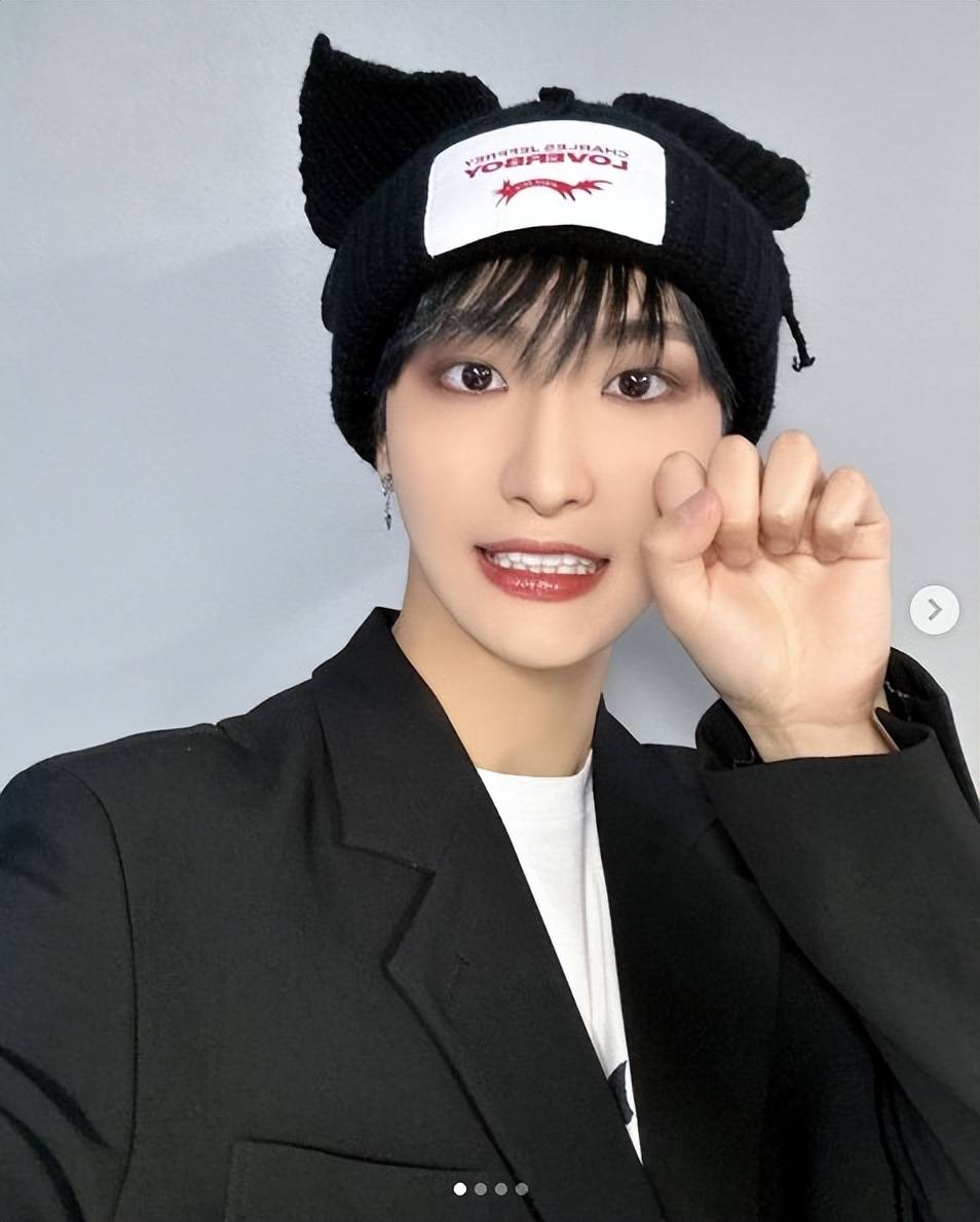 9位「自拍神手」韩国偶像,seventeen,txt都出代表!_照片_都超_星和