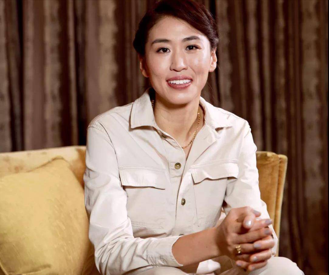 郎平女儿现状:定居国外,身高1米9,颜值气质出众,31岁闺中待嫁_白浪
