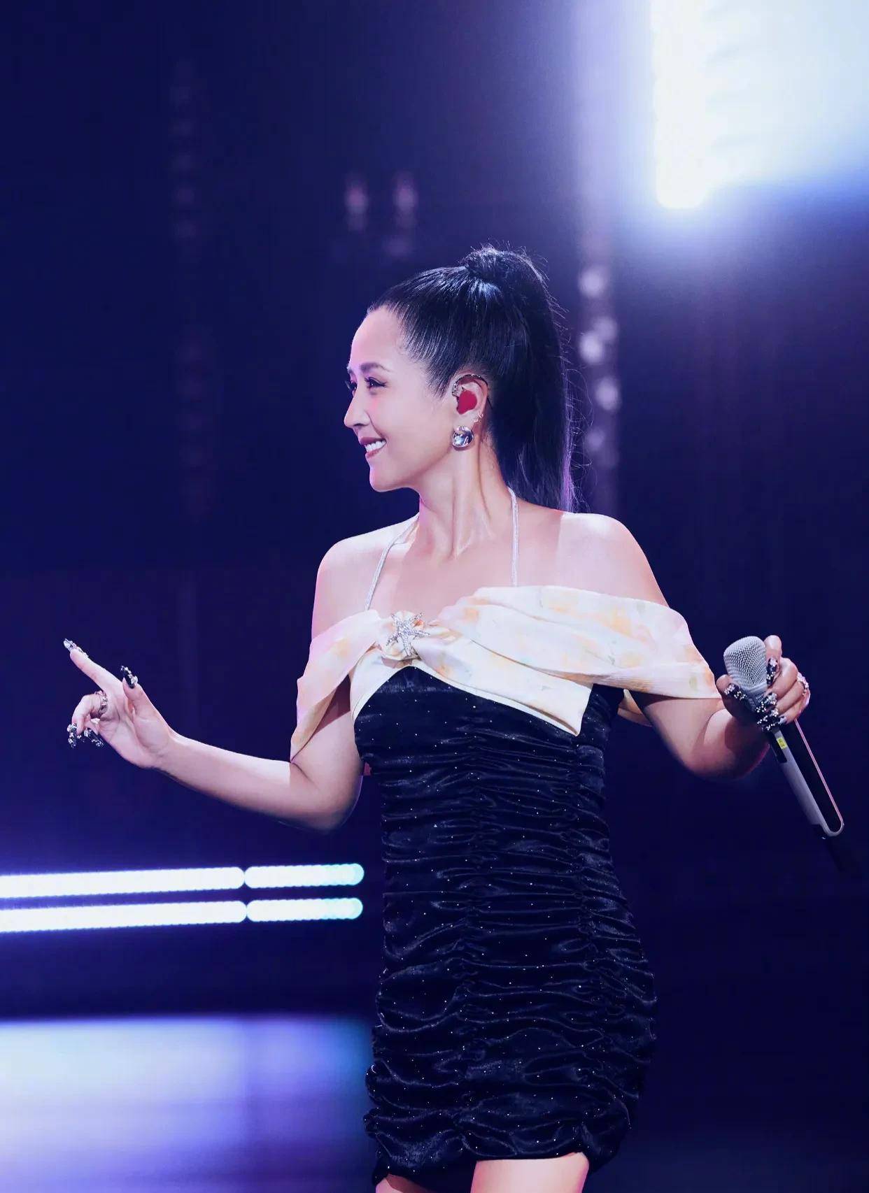 何洁近照变瘦了,更美了!