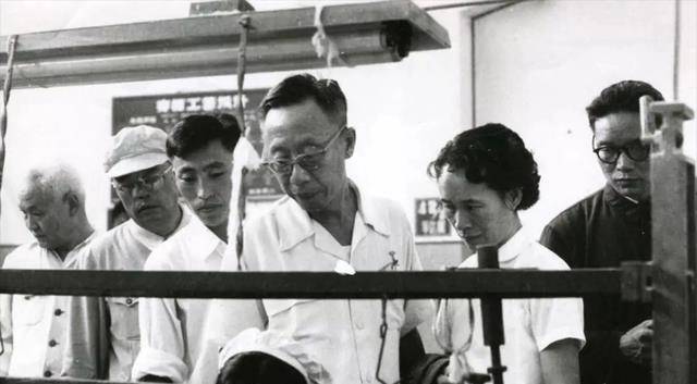 64年溥仪参观南京总统府,看了老蒋办公室后,犀利点评