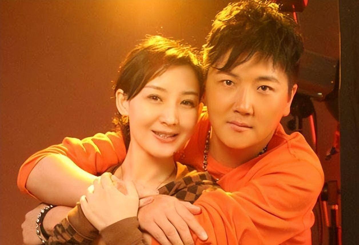 买红妹与孙楠离婚多年后,如今再看两人各自境遇,简直天差地别_爱情