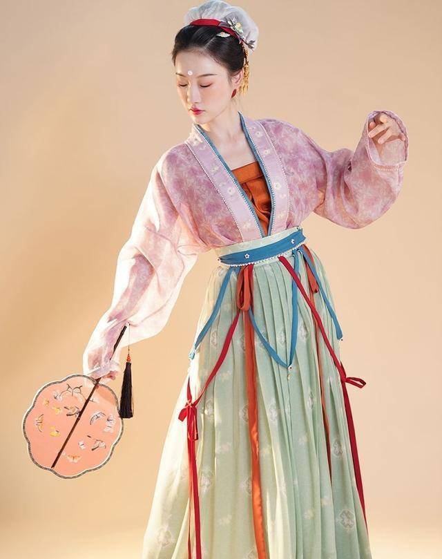 看看"宋制汉服"就知道了,端庄且典雅_显得_女子_服饰