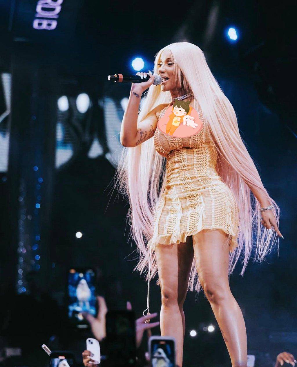 美国女星cardi b惹争议!