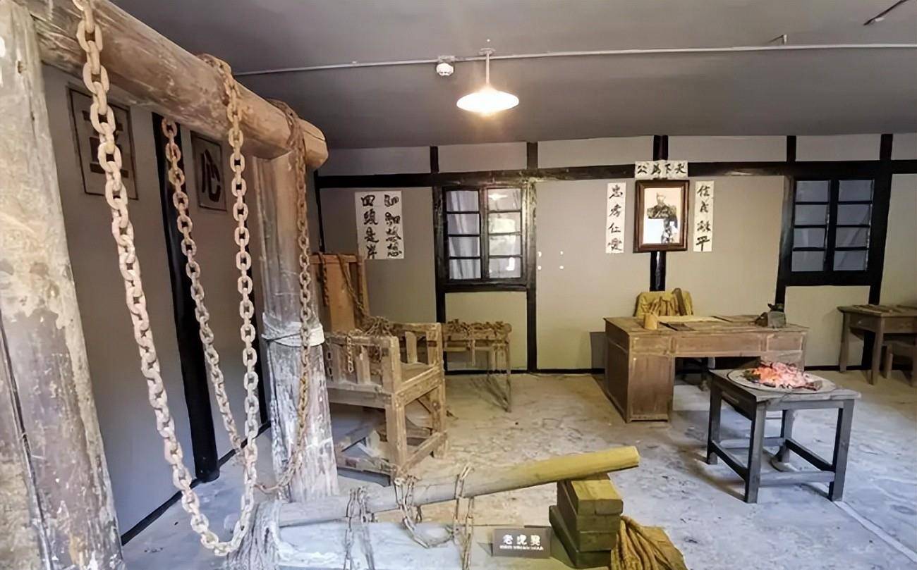 1981年,一老妇到重庆参观白公馆,她望着墙上照片痛哭,为何?