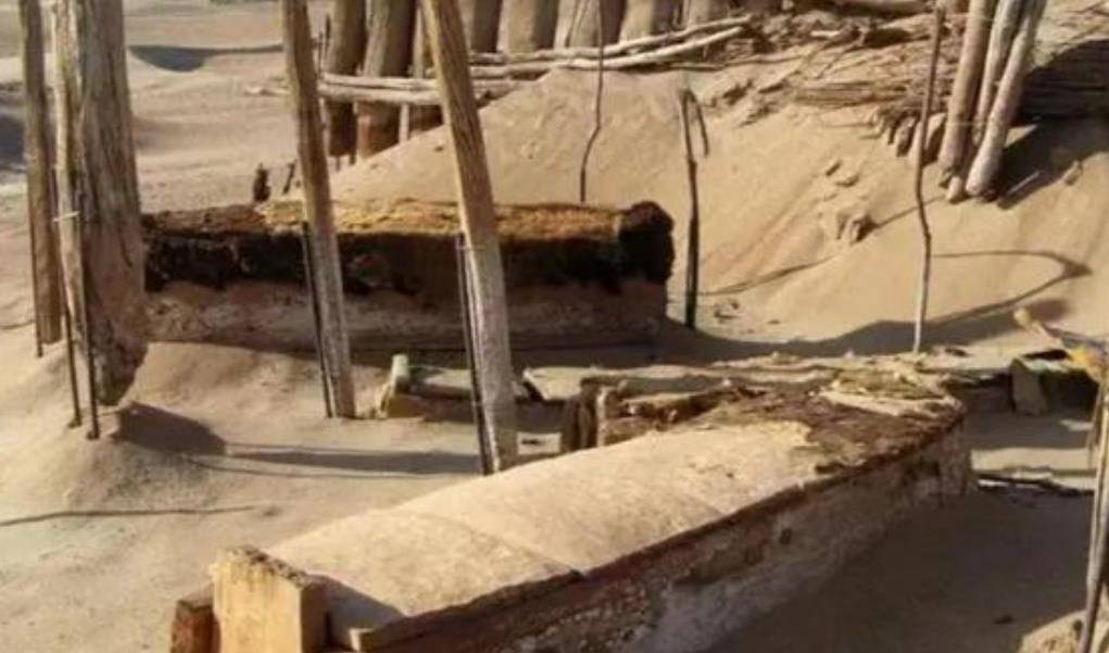 由于楼兰古城遗址附近经常会有盗墓贼出没,在克里木等人后边,应该还有