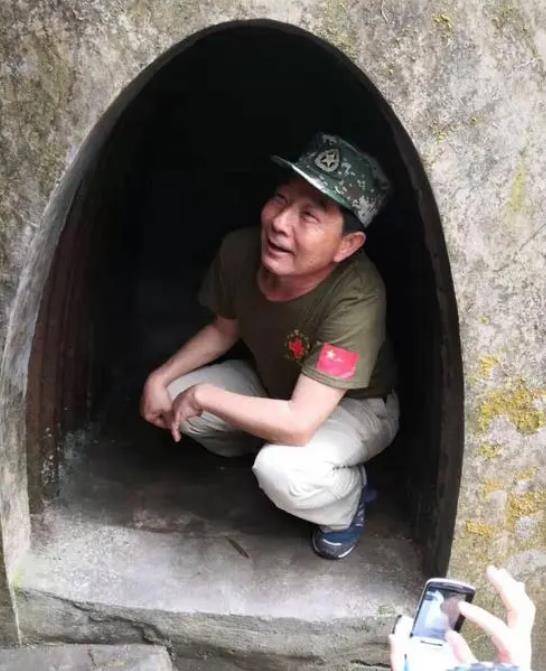 老山第一兵邢志强,过生日连长冒死送烧鸡,听着军长五音不全的歌_阵地