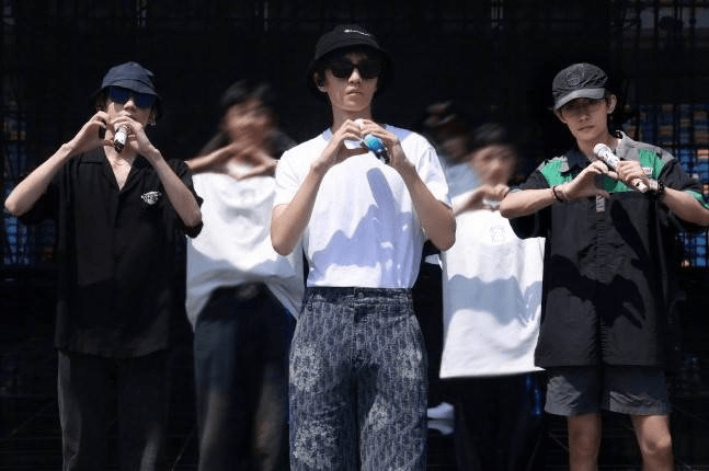 首见追星抢位打架 tfboys粉丝违法上通报_事件_调查_明星