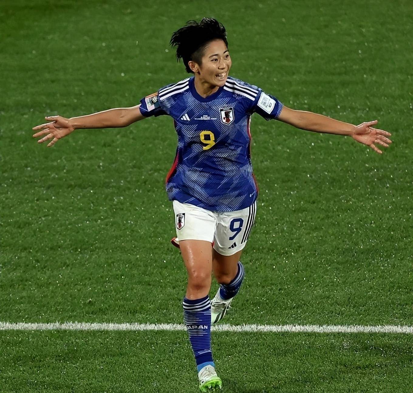 女足世界杯:国外4-0西班牙,3连胜进11球,小组头名晋级16强_宫泽_日向