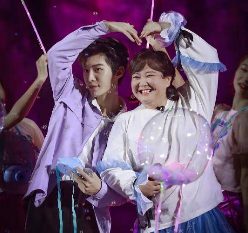 两人或将缺席,吴彤发文,"春游家族"仅3人回复_贾玲_周深_节目