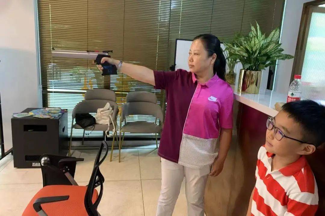 奥运冠军的礼物!她的课堂,家长们都跃跃欲试_促进社区_陶璐娜_射击