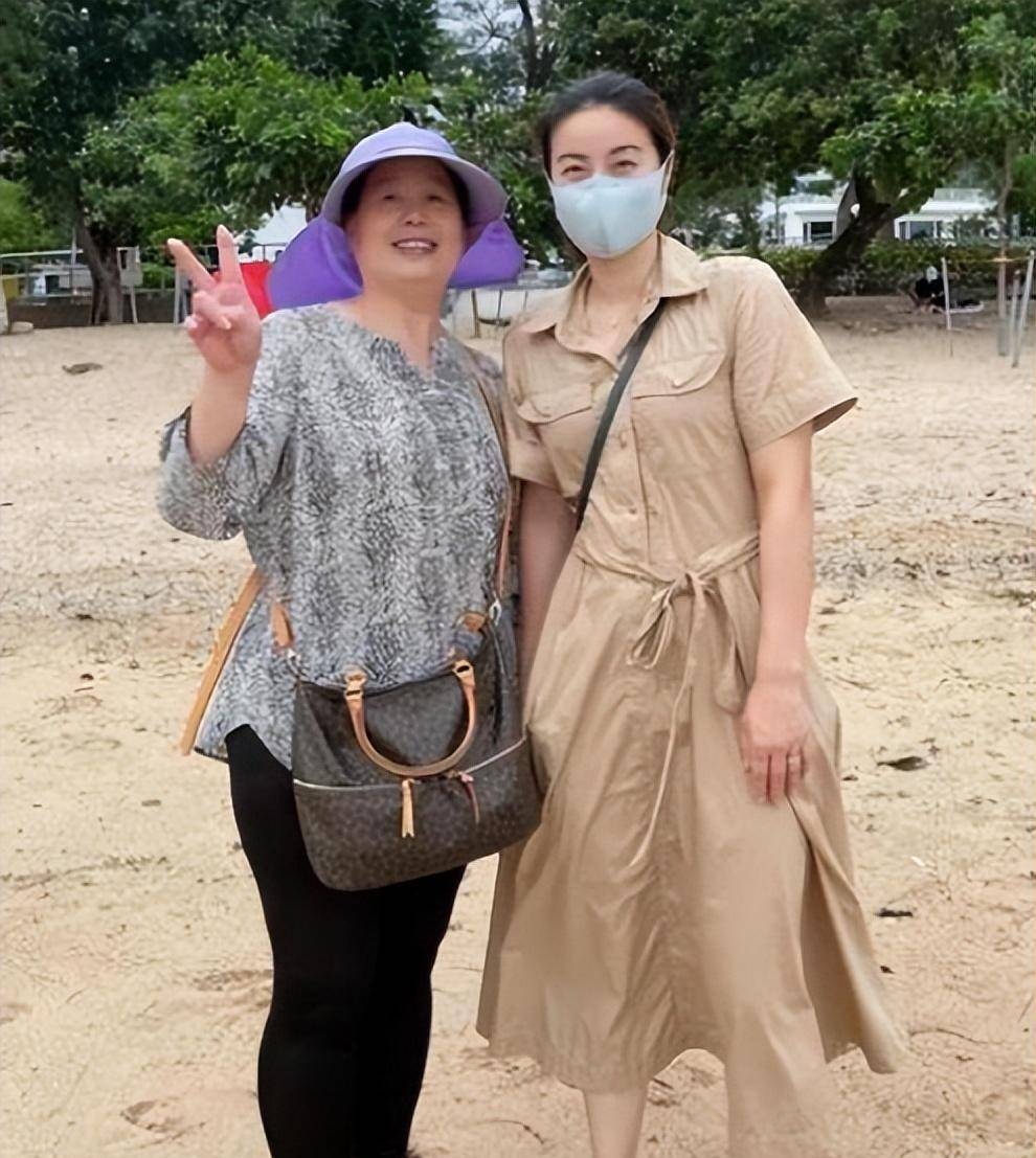 郭晶晶回娘家接地气!