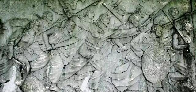 三元里抗英浮雕作品虽然三元里之战没能全歼被包围的英军,更没能