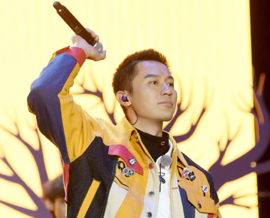 42岁李晨演17岁中学生,看了他浮夸的扮相后,观众评价太真实_超越_角色