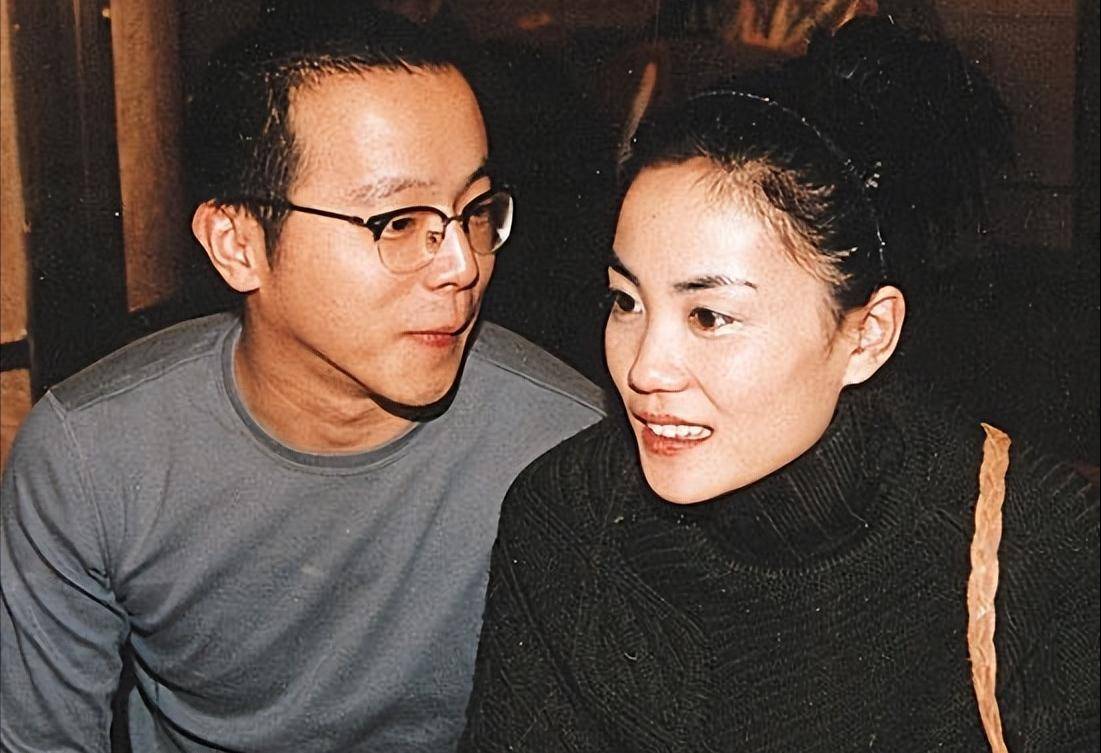 不纠结,就是对前任最好的态度,王菲对待感情一直如此,在一起的时候,拼