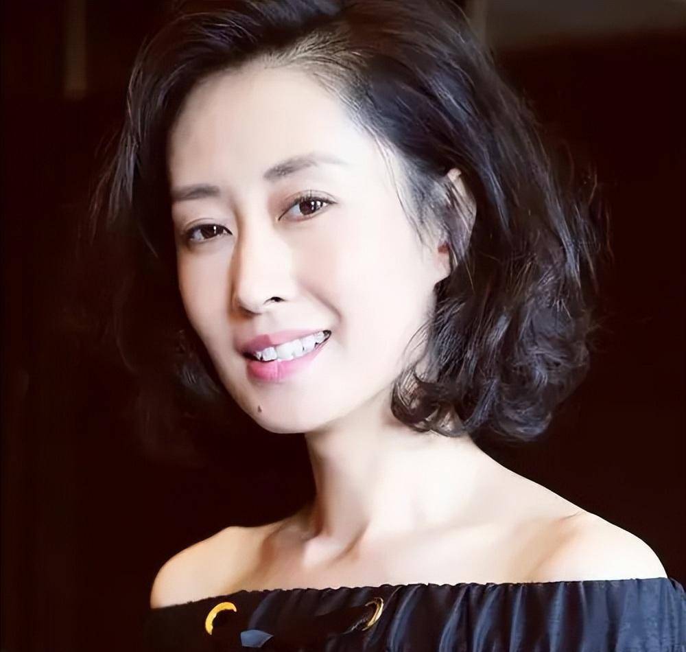 刘敏涛:被前夫伤透了心,37岁做单亲妈妈,"中年叛逆"