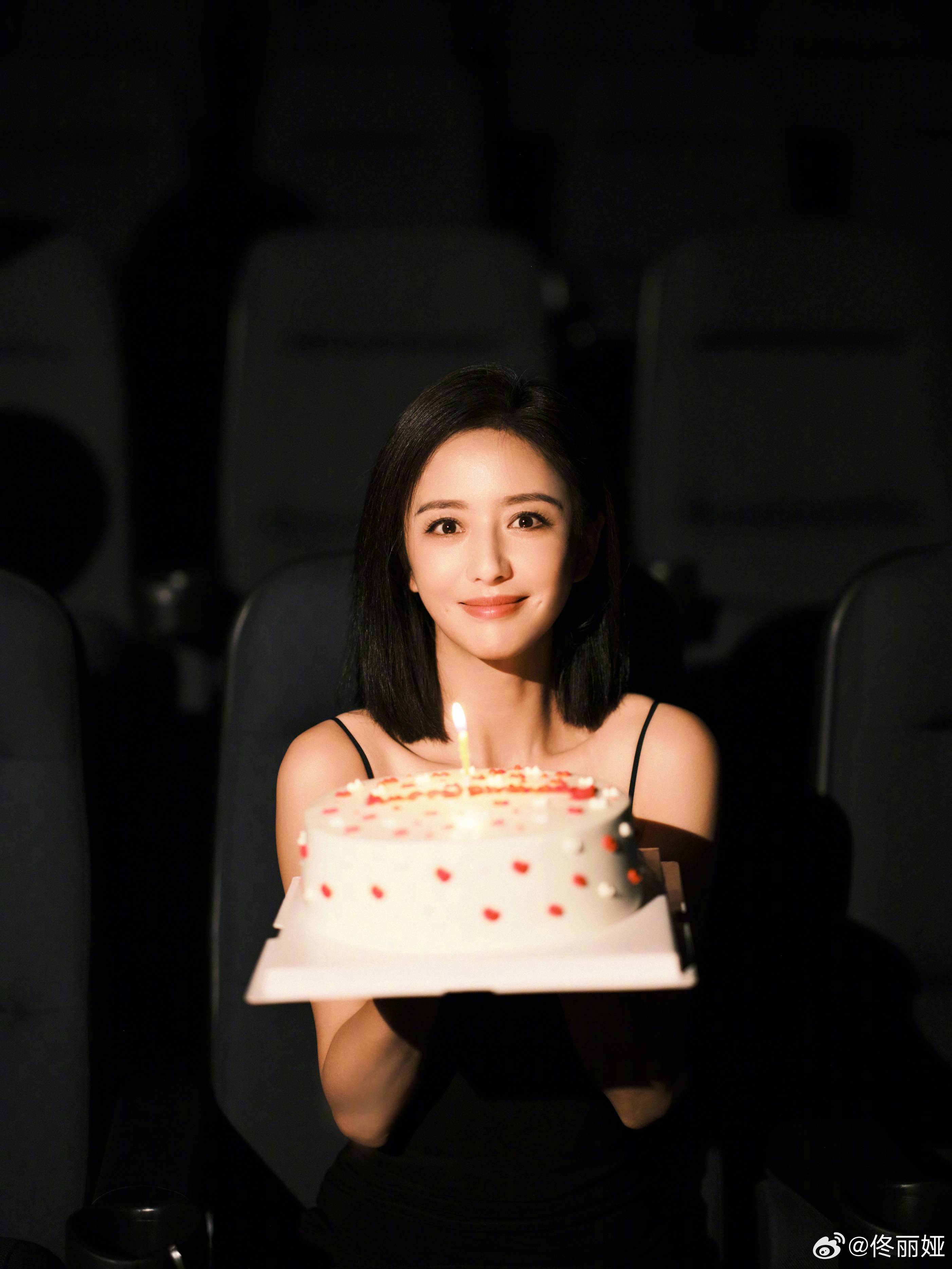 佟丽娅40岁生日,状态也太好了吧,而且还晒出儿子背影照互动_风暴_电影