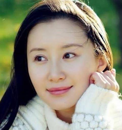 还记得被整容毁了的舒畅吗?今再次动刀,脸部却变成"李菲儿"?