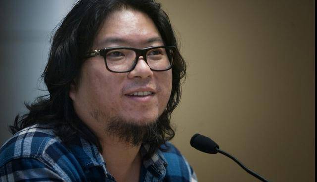 高晓松晒近照脸瘦了一倍,12天前生图还是这样_气质_镜头_风格