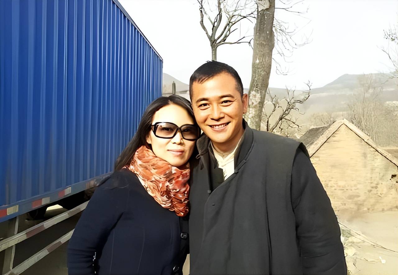 演技好,不顾一切娶大15岁妻恩爱至今,没生孩子也幸福_阮巡和_吴琼