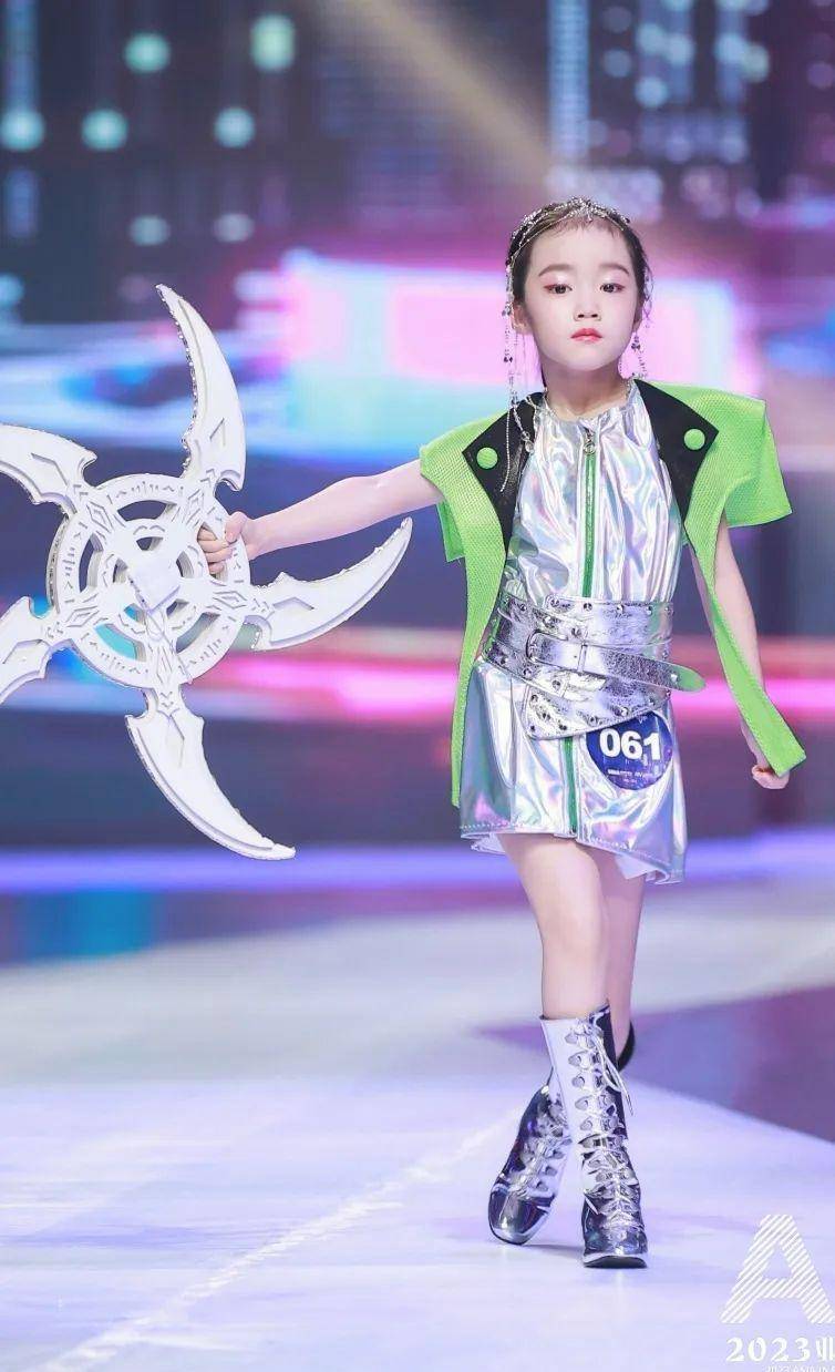 少儿组亚军·陈一诺第四届《超级童模》全国总决赛_亚洲_时尚_时装周