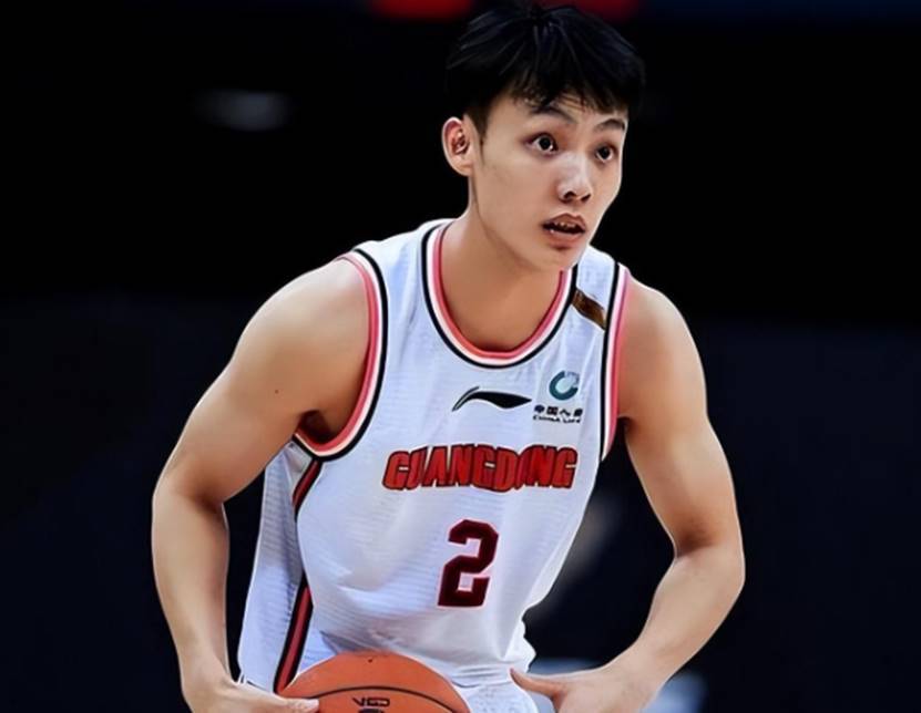 男篮国手徐杰上热搜,国际篮联官宣周琦新身份,球迷期待_杨鸣_球员