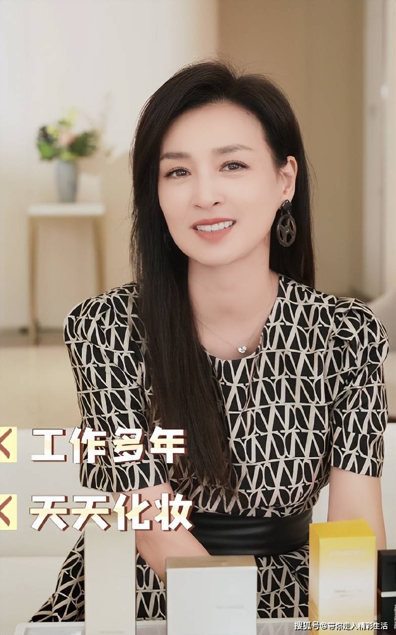 张庭夏日清凉穿搭 活力满满_几何_生活_夏天