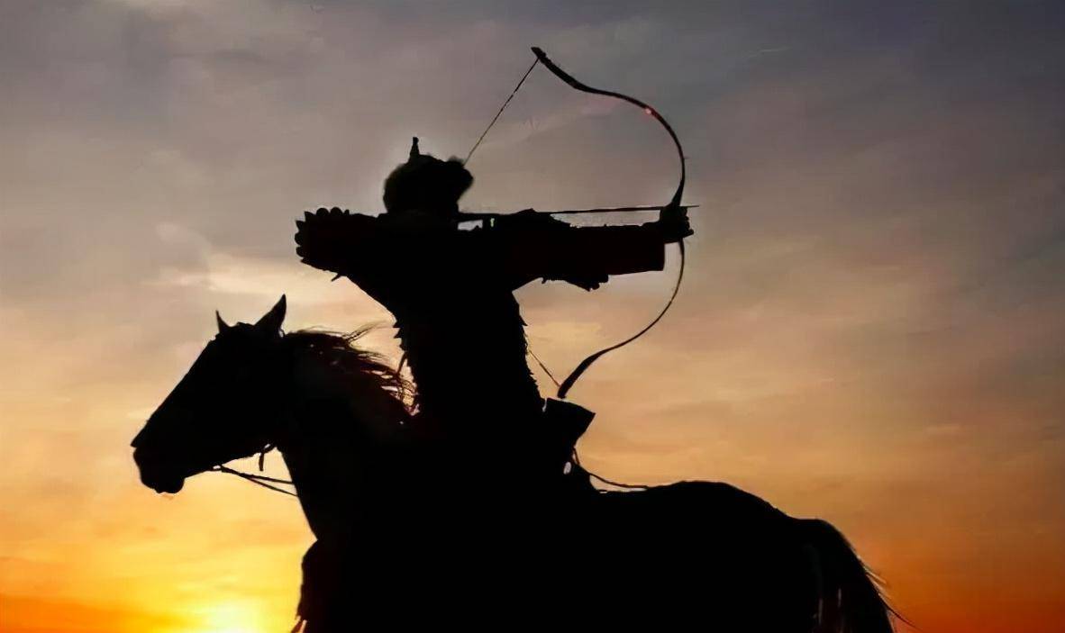 达瓦齐好不容易聚集起来的一万多部队就这么崩溃了.