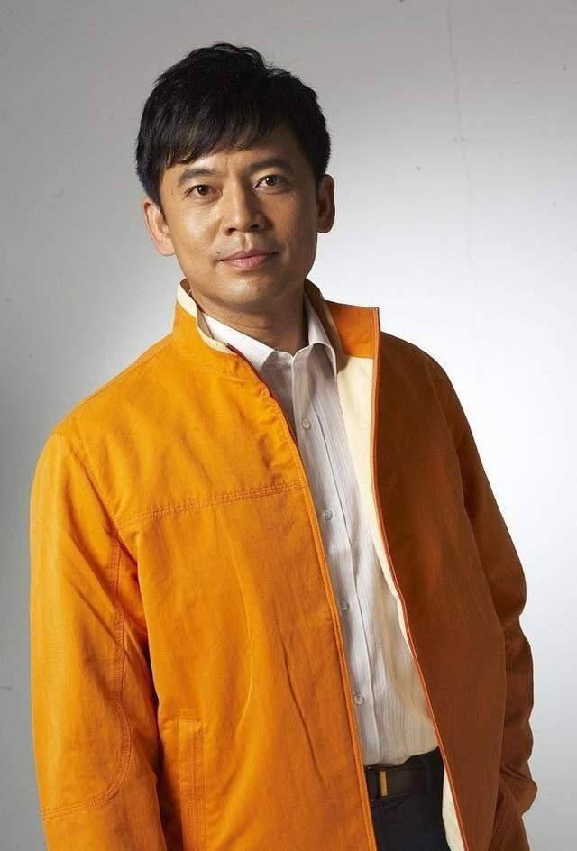 妻子怀胎十月,生下了一个可爱的女儿——何雨果.