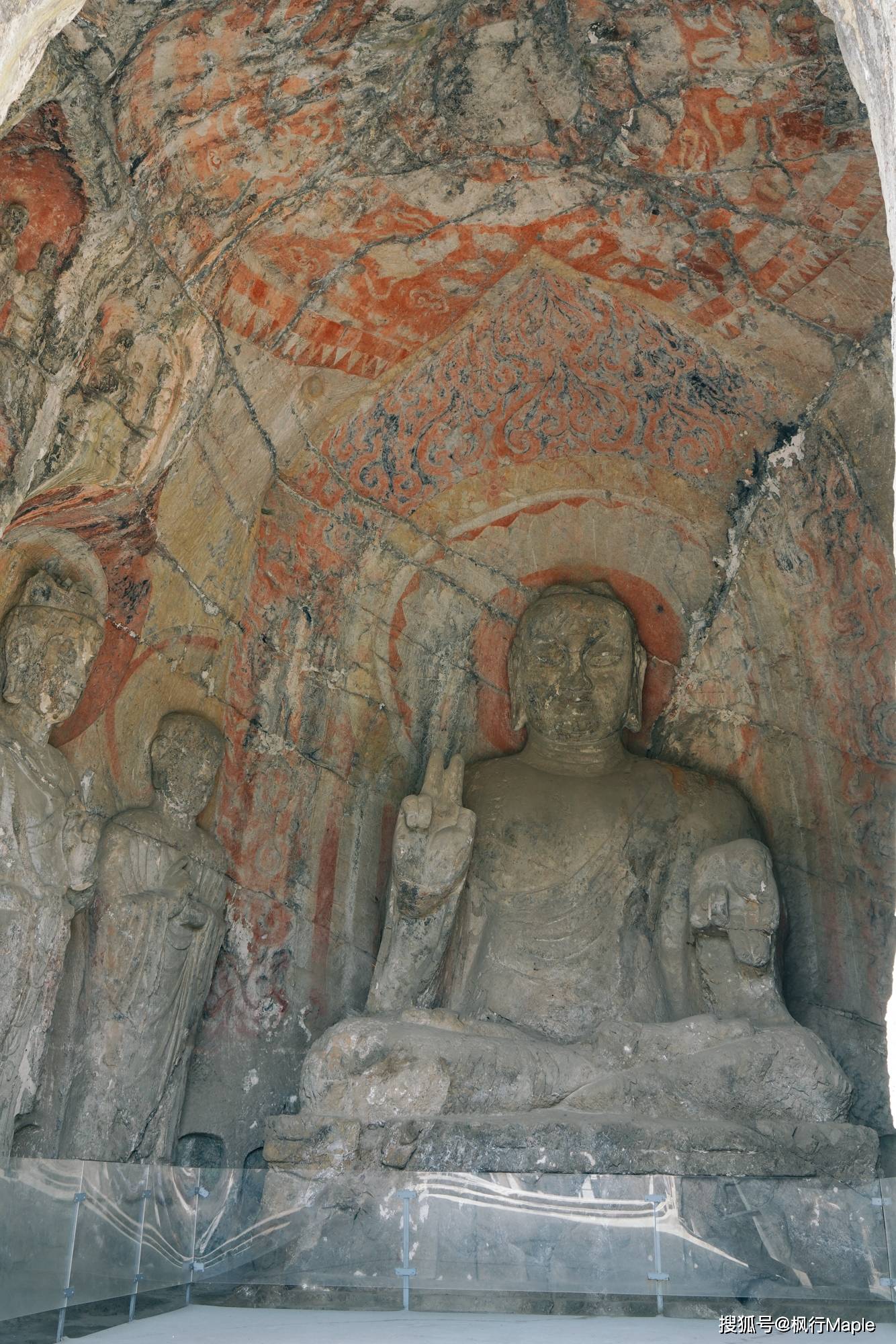 盛唐石窟看龙门,俯瞰众生又诘问苍天_卢舍_莲花洞_北魏