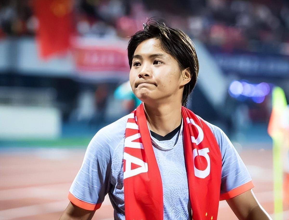 我们女足英雄王霜:5岁时被遗弃,母亲早逝,辉煌时刻泪水涟涟_足球_姨妈