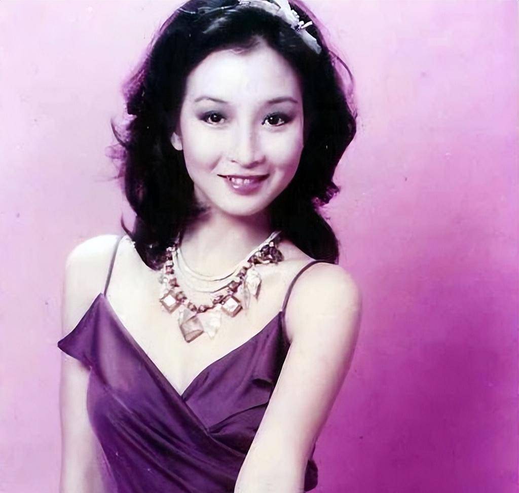 陈百祥退出娱乐圈,可能去办养老院,72岁无子无女却有巨额财产_黄杏秀