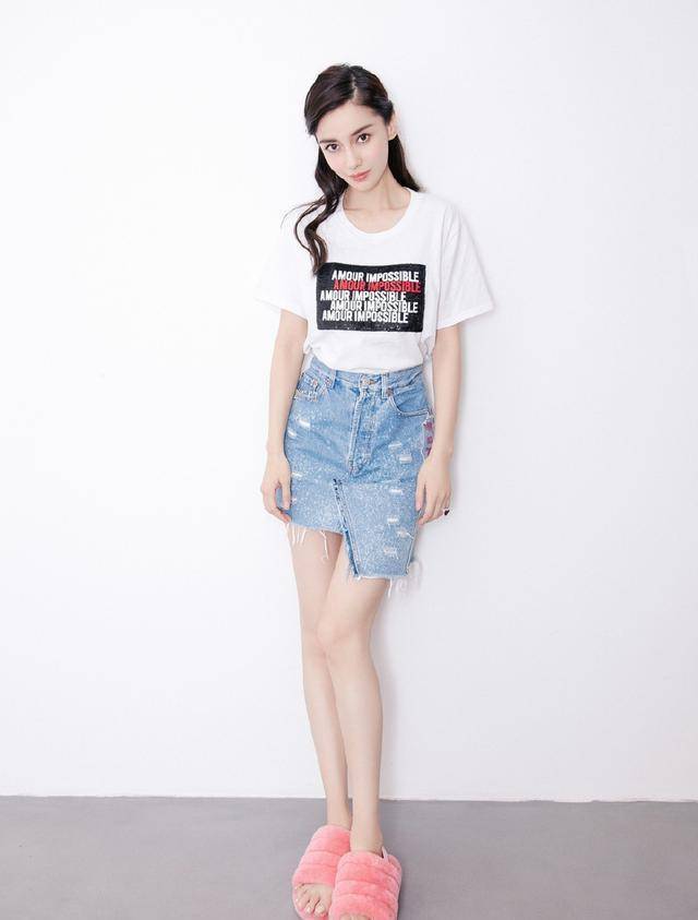 重点是修长的大长腿简直是不可思议,因为真实的angelababy身高没有