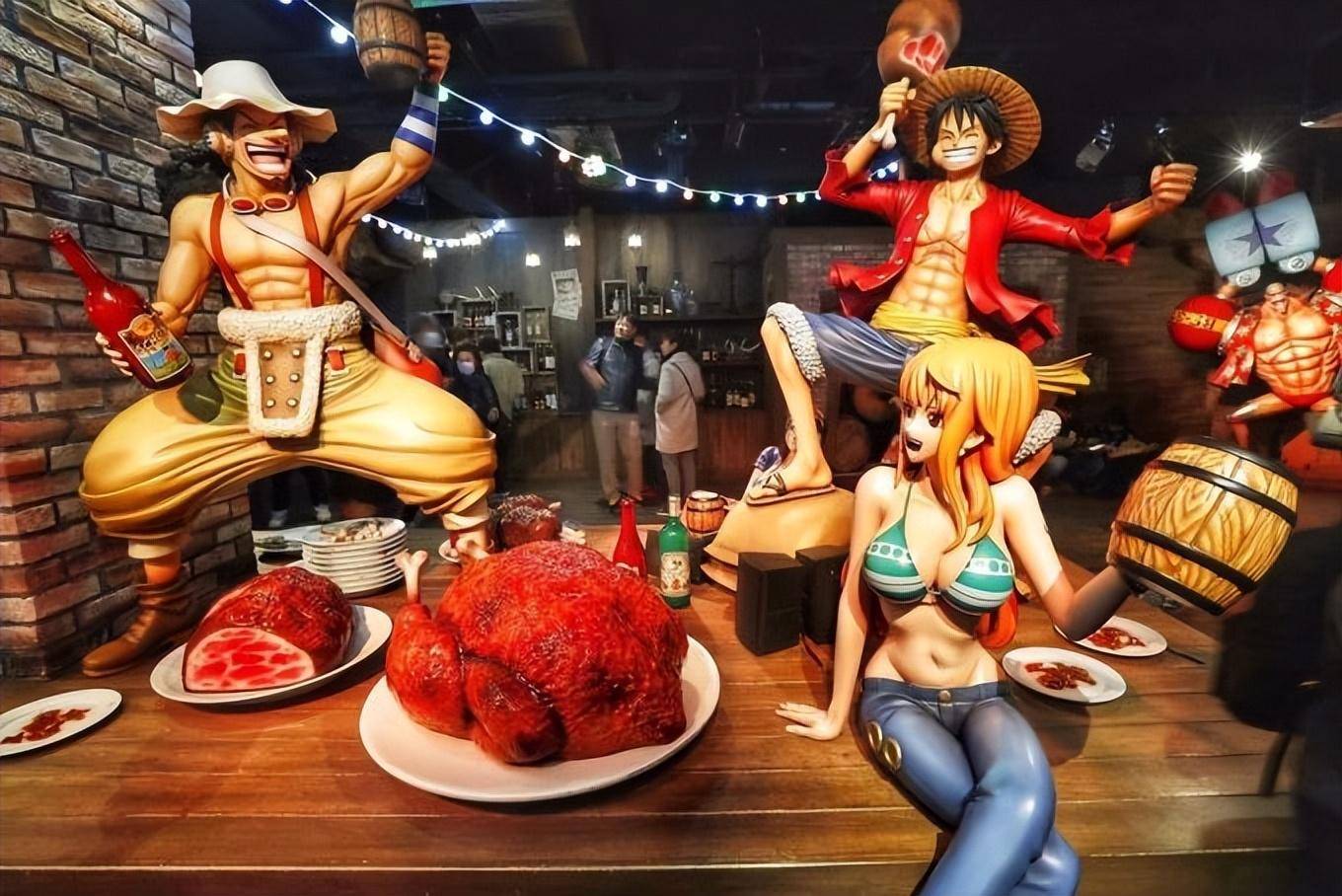 这里还有多种互动游戏和现场表演,海贼王主题的餐厅更可以满足你对